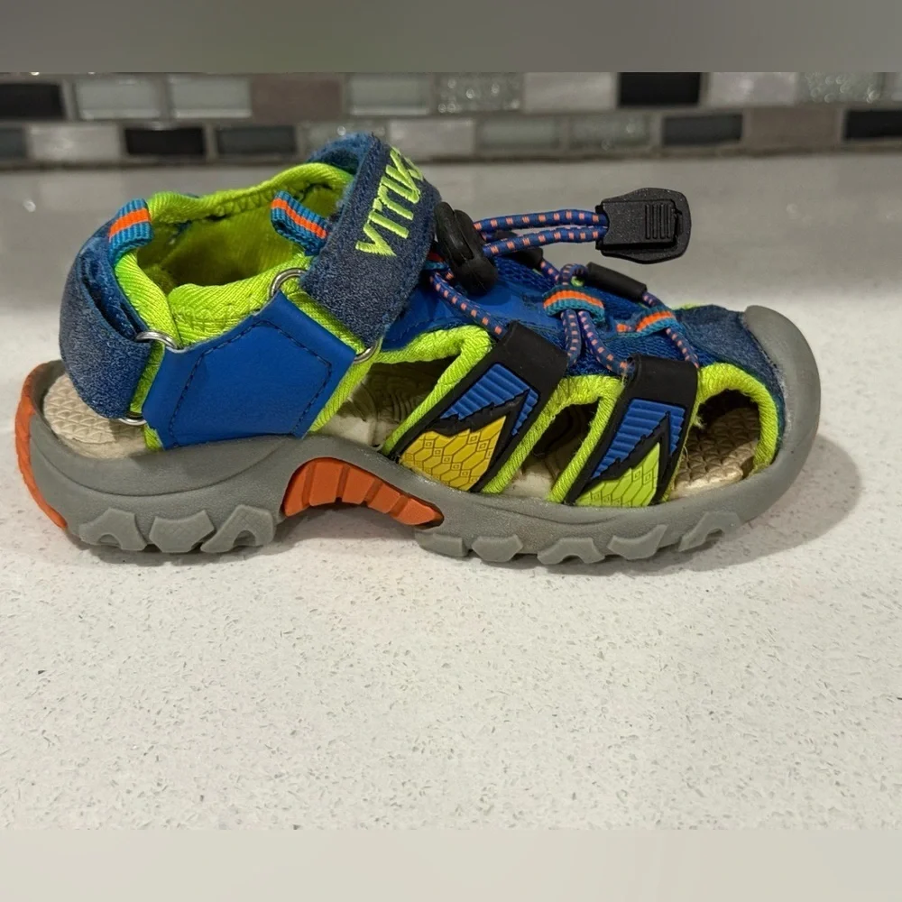 Bundle of 2 items /Kids Outdoor Sandals/Black & Blue and Green/boy size 6